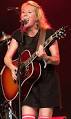 Image Martha Wainwright performing Picture