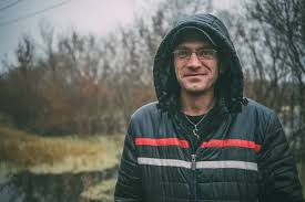 Картинки по запросу Молодой человек в шапке