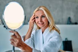 Resultado de imagem para mulher idosa