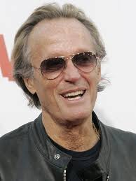 Segundo a polícia de Los Angeles, o ator Peter Fonda descobriu um cadáver dentro de um carro estacionado. As autoridades estão investigando a morte. - peter-fonda