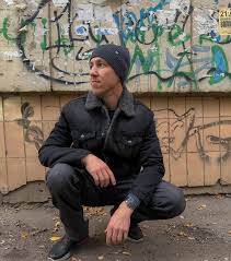 Картинки по запросу Молодой человек в шапке