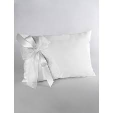 Vaizdo rezultatas pagal užklausą „wedding pillows“