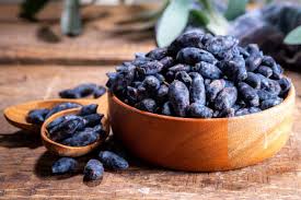 Attēlu rezultāti vaicājumam “Lonicera caerulea var. pallasii fruit”