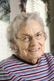 Resultado de imagem para mulher idosa