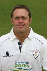 Nickname Pipey. Batting style Right-hand bat. Fielding position Wicketkeeper. Height 5 ft 11 in. Education Queensbury Upper School. David James Pipe - 101987.1