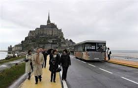 Le Mont Saint-Michel en maringotte Images?q=tbn:ANd9GcSxx7eGmIepKPo29-8uakJ3pVhR6NekjE0imnWb7HVx-JK-HbNX