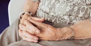 Resultado de imagem para mulher idosa