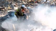 صور للجيش الياباني في الزلزال (مدمر) Images?q=tbn:ANd9GcSyULUukwwu3gnvqltfQPD_K83pcvF_3Ka4YdRTAE6FuA2GXdUe2YBe2Ws