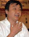 江苏省委宣传部部长孙志军在介绍展会胡津南/摄