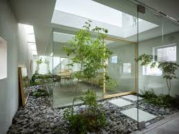 Desain Taman Dalam Rumah Minimalis Dengan Kesan Sejuk