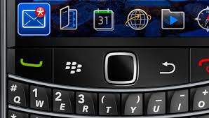 Blackberry 9000  Images?q=tbn:ANd9GcSzc9CYGUokN8idT924oCCYBPUaHdCElnjZJWZ2KN1_SWNb2qhI