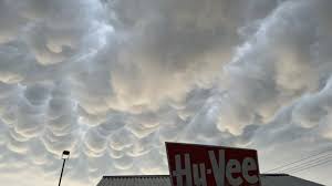 Attēlu rezultāti vaicājumam “Mammatus”
