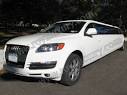 voiture dans un champ