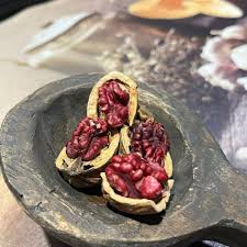 Attēlu rezultāti vaicājumam “Juglans regia fruit”