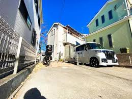 Image result for 武蔵村山市岸2丁目〈中古〉JR八高線「箱根ヶ崎」駅バス６分停歩４分　閑静な住宅地　前面道路が広いのでクルマの運転が苦手な方も車庫入れ楽々！　全居室収納充実！