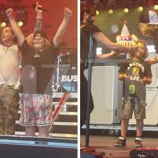 Image result for Queen B by Bumbleride $428 Gwen Stefani and Gavin Rossdale with Kingston and Zuma at the LA zoo