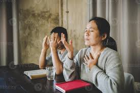 Image result for foto de pessoasrezando