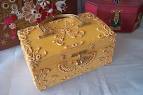 http://vintageindie.typepad.com/photos/uncategorized/2007/12/13/boxbag_002.jpg