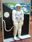 NT2573 : Astronaut's suit - via Daymix