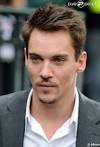 JONATHAN RHYS MEYERS on Pinterest | JONATHAN RHYS MEYERS, Dracula.
