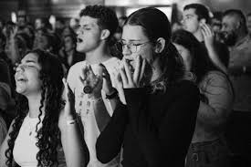 Image result for foto de pessoasrezando