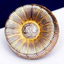 Image result for 弁護士バッジ