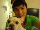 丁春诚手抱斗牛犬