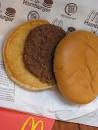 1996年に購入したマクドナルドのハンバーガーの写真 | IDEA
