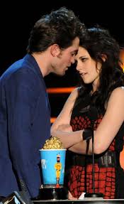  MTV Movie Awards 2011 - Página 2 Images?q=tbn:ANd9GcT9DMEesoKxVazLNItlcBQ7lAlZhYwSkyTarR2E7gsjL3v73VQy6Q&t=1