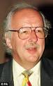 Former BBC weatherman Michael Fish - article-1388136-004EE9FD00000258-233_233x372