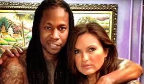 Rapper 2 Chainz will play a character named Calvin “Pearlie” Jones on a May episode of Law And Order SVU. He tweeted photos of himself during a break in ... - twochainzlawandordersvu
