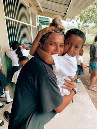 Image result for foto de fazendo caridade