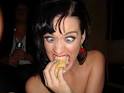 Kate Perry goes in for the kill! Pounding a Chip?? Maybe Garlic bread? - katy_perry_travis_mccoy_single_again