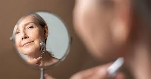 Resultado de imagem para mulher idosa