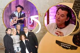 Image result for Queen B by Bumbleride $428 Gwen Stefani and Gavin Rossdale with Kingston and Zuma at the LA zoo