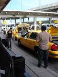 File:Waiting for a Taxi (JFK Airport - New York).jpg - Wikimedia ...