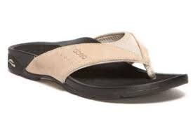 How to Choose Healthier Flip Flops