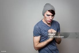 Картинки по запросу Молодой человек в шапке