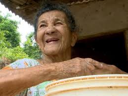 Resultado de imagem para mulher idosa