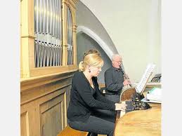 Mit über 200 Zuhörern war das Gotteshaus bis zum letzten Platz gefüllt. Kirchenmusikerin Anna Hagenauer ...