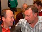 Wolfgang Steiert (links) und Klaus Auer, Vorsitzender des FC Löffingen Foto: ...
