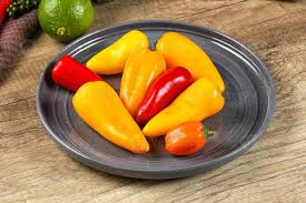 Afbeeldingsresultaat voor baby yellow sweet pepper