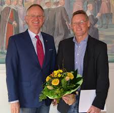 Manfred Hutter für 40-jähriges Dienstjubiläum ausgezeichnet | Pfalz-
