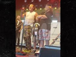 Image result for Queen B by Bumbleride $428 Gwen Stefani and Gavin Rossdale with Kingston and Zuma at the LA zoo
