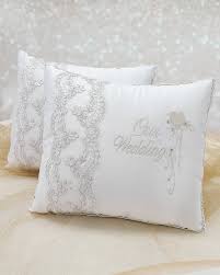 Vaizdo rezultatas pagal užklausą „wedding pillows“