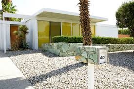 Alexander Steel House in Palm Springs, California. Between 1961 and 1962, the Alexander Construction Company set a new tone for prefab housing with several ... - Steel-House5511_2_2