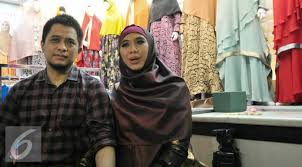 Hamil Besar, Oki Setiana Dewi Resmikan Toko Busana Muslim ke 4 ...