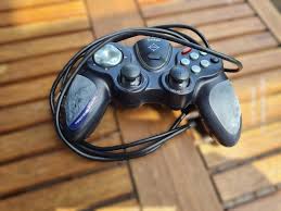 Résultat de recherche d'images pour "SAITEK P990 DUAL ANALOG"