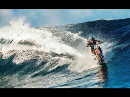 Aksi Unik Berselancar pakai Motor KTM trail - YouTube