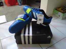 adidas | Grosir sepatu futsal murah, Harga sepatu futsal, Sepatu ...